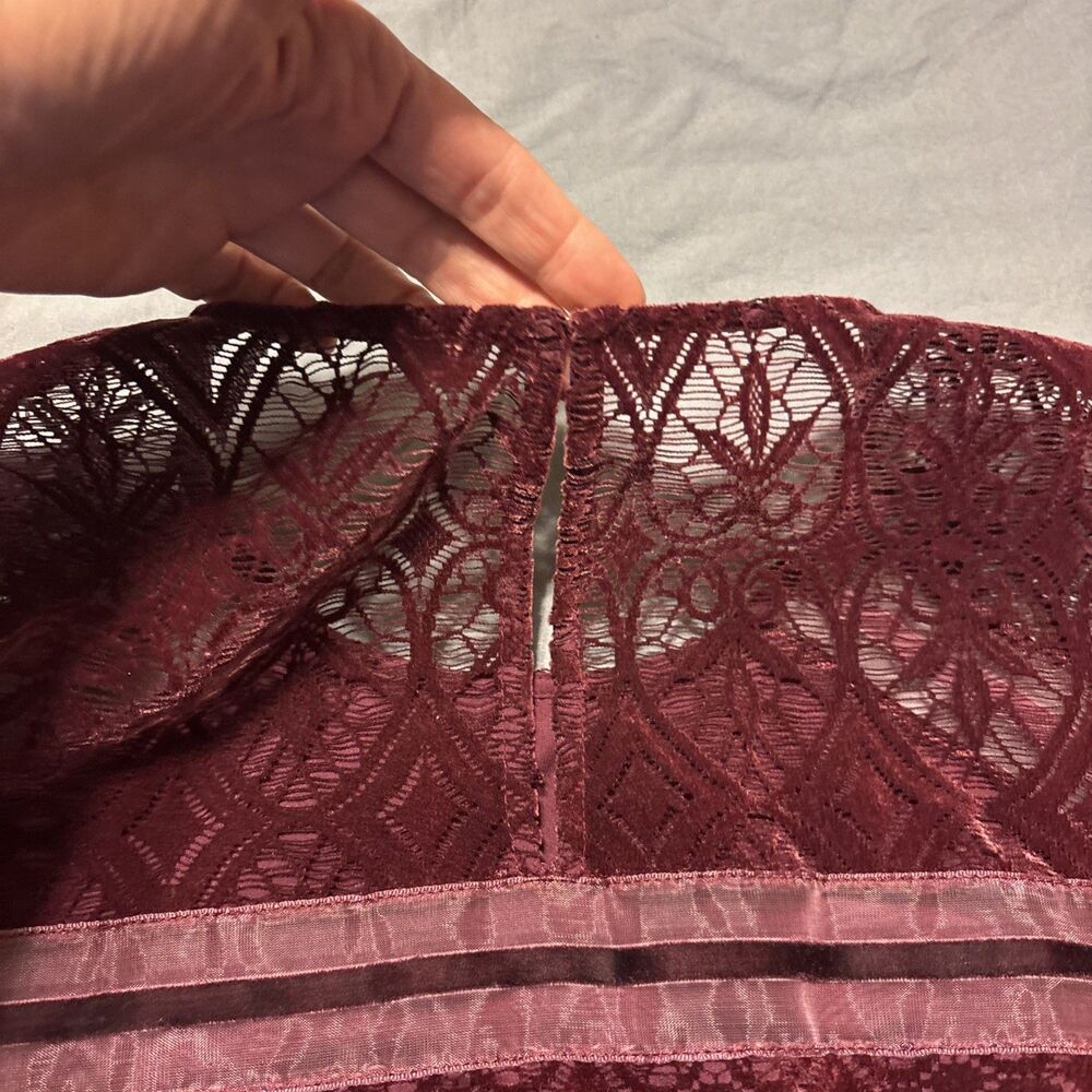 Laundry By Shelli Segal Maroon Lace Top Medium. Lined. goth - Picture 5 of 10